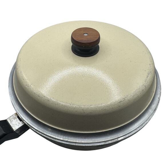 Kitchen Fair 12” Skillet w/ Lid Beige Enamel, Wood Handle, Made in USA (Vintage) - Picture 4 of 7